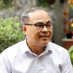 Tác Giả Quốc Vinh